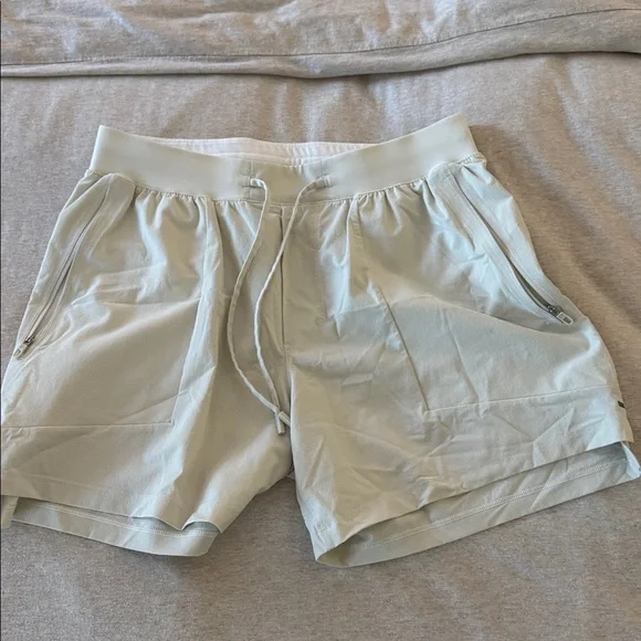 Lululemon Mens License to Train Short Size M Athletic Workout 3 excellent cond - Picture 2 of 8